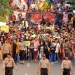 Ratusan massa aksi yang tergabung dalam persatuan pelajar dan mahasiswa Banten menggelar aksi dengan berjalan kaki menyusuri jalan Protokol Kota Serang, Jumat (27/9) / DZIKI OKTOMAULIYADI