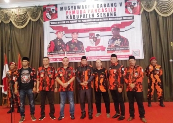 Pengurus Ormas Pemuda Pancasila (PP) Banten beserta jajaran berfoto bersama usai pelaksanaan Muscab ke V PP Kabupaten Serang di Kota Serang, Kamis (17/10/2019).