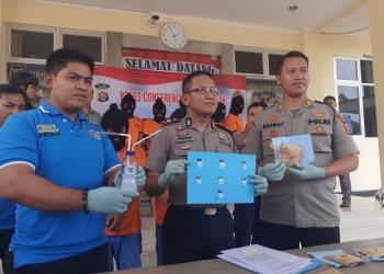 Wakapolres Lebak, Kompol Wendy Andrianto yang didampingi Kasat Narkoba, AKP Asep Jamal dan Kabag Ops Polres Lebak, AKP Rahmat Sampurno saat konferensi pers.