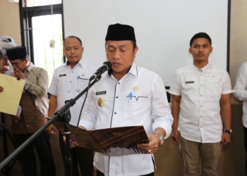 Wakil Walikota Serang Subadri Usuludin membacakan sumpah jabatan dalam pelantikan susulan, Rabu (30/10/2019)