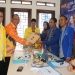 Helldy Agustian saat mengembalikan formulir pendaftaran ke DPD Nasdem Kota Cilegon, Senin (14/10). LUKMAN HAPIDIN/BANTEN POS