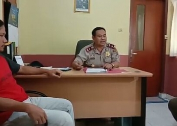 Jumpa Pers Polsek Malingping terkait dugaan pelecehan seksual dan dugaan penggunaan obat terlarang. Tampak Kapolsek Malingping Kompol Budi Warsa didampingi Kanit Reskrim Jemmy tengah memberikan keterangan pada wartawan. Senin (14/10).