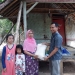 Pokja Wartawan Lebak Berikan Bantuan Keluarga Samlawi
