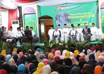 Wakil Presiden sedang berceramah di hadapan ribuan jamaah, di Masjid Baitul Muhtadi Kampung Tegal, Desa Renged, Kecamatan Kresek, Kabupaten Tangerang, Sabtu (9/11).
