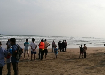 Dua Wisatawan Pandeglang Hilang Terseret Ombak Bagedur