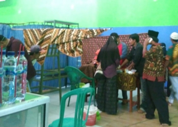 Suasana khitanan massal yang dilaksanakan oleh Imadiklus Untirta, Sabtu (16/11) di Petir.