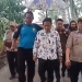 Wakil Walikota Serang, Subadri Ushuludin, bersama BPBD Kota Serang dan Tagana meninjau rumah warga yang terdampak angin puting beliung, Kamis (14/11)