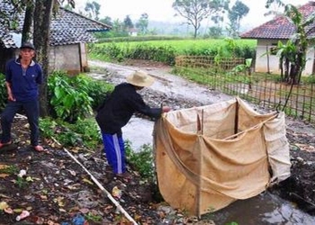 Salah satu jamban luar ruangan yang biasa digunakan warga.