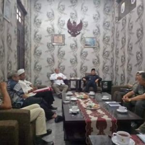 Pegiat Bakor Cilangkahan tampak tengah dengar pendapat bersama Wakil Bupati Lebak soal usulan pencabutan moratorium kepada pemerintah pusat. Kamis (31/10).