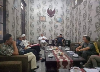 Pegiat Bakor Cilangkahan tampak tengah dengar pendapat bersama Wakil Bupati Lebak soal usulan pencabutan moratorium kepada pemerintah pusat. Kamis (31/10).