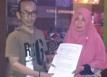 Eks Kepala SMP Arrahman Kota Tangerang Yudiati bersama kuasa hukumnya Gan Gan R.A. (ist)