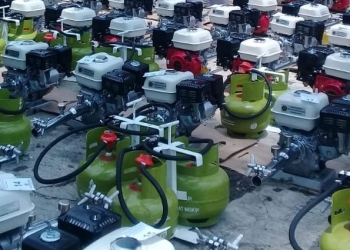 Ratusan mesin ramah lingkungan bantuan pemerintah pusat yang disalurkan DKP Lebak ke nelayan Baksel. Kamis (5/12).