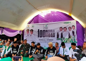 Tim Wali Care, bersama Pemerintah dan unsur Muspika saat seremonial membuka kegiatan pemugaran Mushola Al-Istiqomah Kp Pasir Binong Desa Seuat Jaya Kecamatan Petir Kabupaten Serang / MUNUF