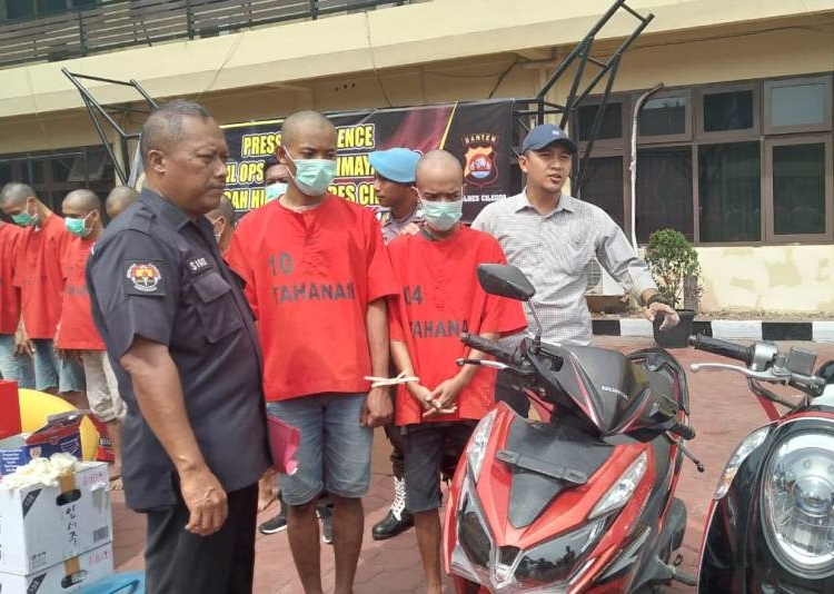 Pelaku Judi Online dan Ribuan Miras Diamankan Polres Cilegon