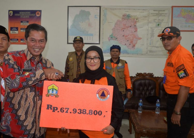 Pemkot Serang Salurkan Bantuan, Walikota Antarkan Langsung ke Lebak