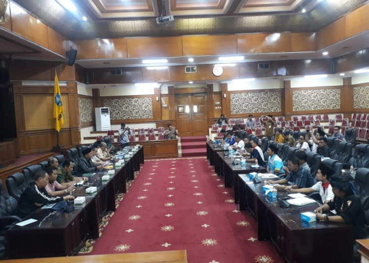Aliansi Forum OKP Baros Geruduk Kantor DPRD Kabupaten Serang