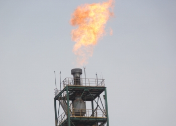 Kobaran api keluar dari cerobong pabrik di Krakatau Steel, Kota Cilegon.