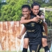 Ervin Rianto dan Muhammad Ridwan merayakan gol yang dicetak ke gawang Cilegon United, Minggu (15/3).