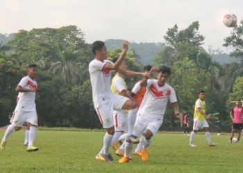 SKuad Perserang menjalani latihan.