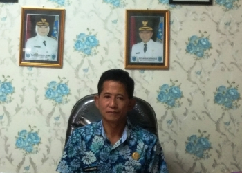 Kadis Perikanan Dinas Perikanan Pandeglang, Suaedi Kurdiatna di ruang kerjanya.