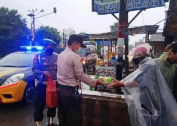Pandemi Covid-19, Kapolres Serang Berbagi Ta’jil