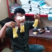Pelaku penjual obat-obatan golongan G, MA (24) saat memperlihatkan barang bukti.