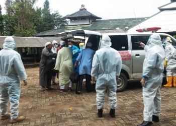 Evakuasi Ke 5 WNA Asal Bangladesh Oleh Tim Gugus Tugas Kabupaten Pandeglang.