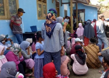 Pembagian BST terdampak Civid-19 di Kecamatan Bayah, Rabu (13/05)