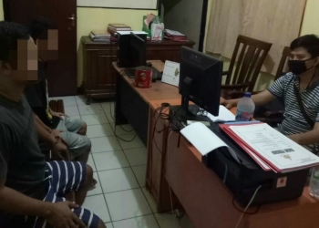 Dua pelaku judi lanai menjalani pemeriksaan penyidik di Mapolsek Pontang, Kemarin.