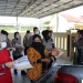 Satuan Binmas dan Pengurus Bhayangkari Cabang Serang menyebar ratusan paket beras dan puluhan paket sembako kepada perempuan lansia, janda dan anak-anak yang terkena gizi buruk.