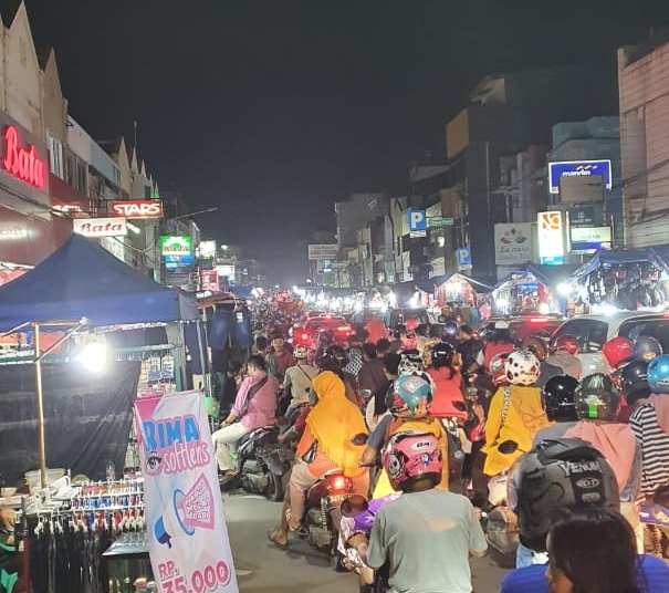 Imbauan Syafrudin Dicuekin, Warga Kota Serang Serbu Pasar Royal