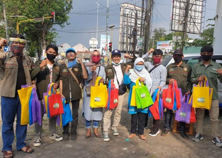 HMTL Unbaja Bagikan Ratusan Goody Bag