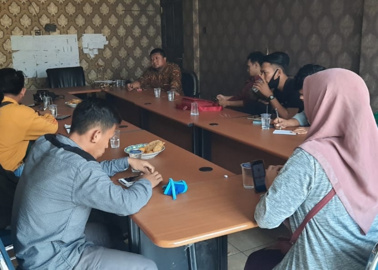 Digeruduk Soal JPS Kota Serang, Dinsos Utus LSM Hadapi Mahasiswa?