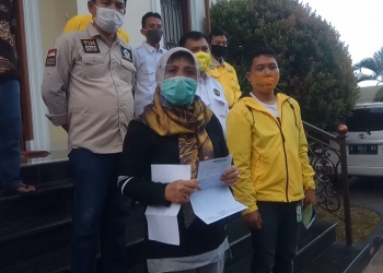 Bakal Calon Walikota Cilegon Ratu Ati MArliati saat melakukan konferensi pers terkait status positif Covid-19.