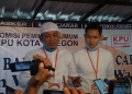 Ali Mujahidin-Lian Firman memberikan keterangan pers usai memberikan berkas pendaftaran ke KPU Kota Cilegon, Jumat (4/9)
