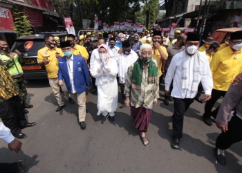 Dalam proses mendaftarkan diri ke KPU, Tatu-Pandji dikawal ulama besar dari Banten, Abuya Muhtadi Dimyati, diikuti para ketua partai politik (parpol) pengusung, relawan, para jawara, dan simpatisan.