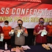 Kapolresta Tangerang Kombes Pol Ade Ary Syam Indradi menunjukkan barang bukti sabu-sabu yang diamankan.