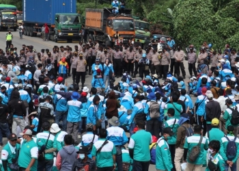 Gagal ke Jakarta, Buruh Di Cikande Blokir Jalan