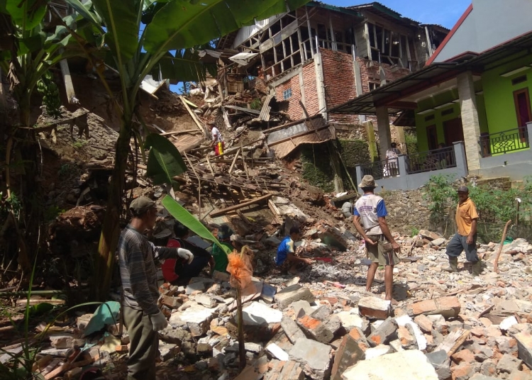Hujan Lebat, 7 Rumah di Cibeber dan Cilograng Terkena Longsor