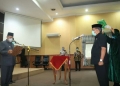 Walikota Cilegon Edi Ariadi melantik dan mengambil sumpah jabatan Maman Mauludin sebagai Penjabat (Pj) Sekda Kota Cilegon di ruang Aula Setda II Pemkot Cilegon, Jumat (9/10).