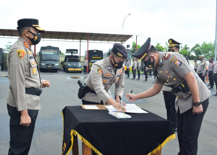 Saat sertijab, Kapolres Serang Ingatkan Prokes