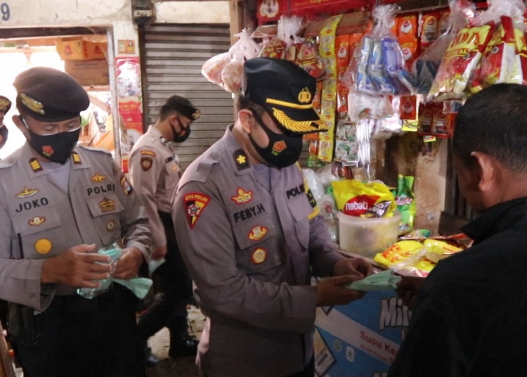 Polres Serang Dirikan Posko Masker Gratis di Pasar Tangguh Nusantara