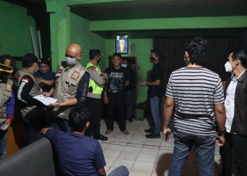 Bandel Buka Dimasa Pandemi, Geros Cafe Ditutup Paksa Petugas Polres Serang