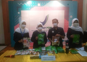 Kepala Balai Besar POM Serang memberi keterangan saat menggelar konferensi pers di Kantor Balai Besar POM Serang, Senin (10/5/2021). RULIE SATRIA / BANTEN POS