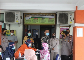 Kapolres Tinjau Vaksinasi Covid 19 Lansia di Kibin dan Kragilan