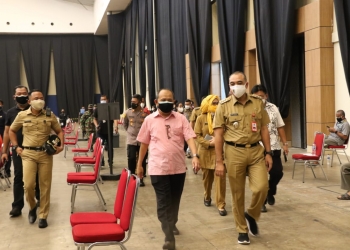 Tinjau Pelaksanaan Vaksinasi Kedua 10 Ribu Sertifikat Vaksinasi Dikeluarkan