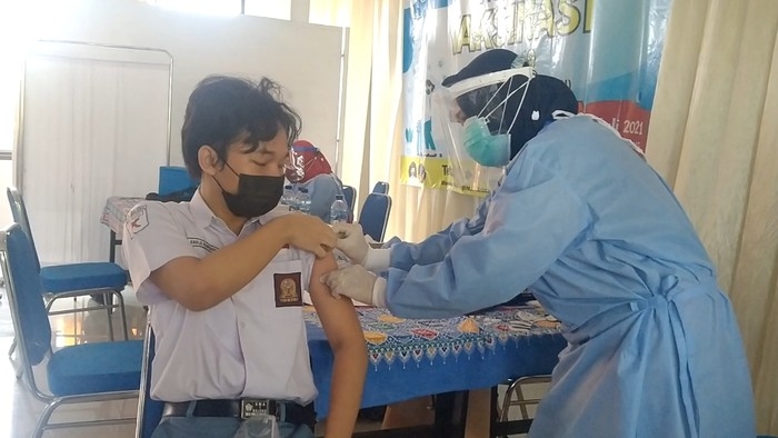 Kebut Vaksin Agar Bisa ke Sekolah