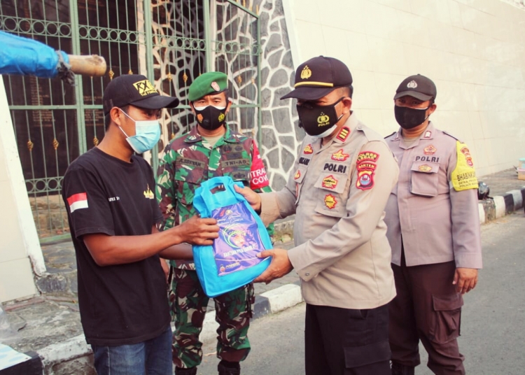 Bantuan PPKM Disalurkan Oleh Tim Lain