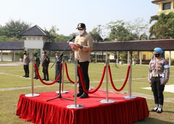Bupati Tangerang, Ahmed Zaki Iskandar, saat menjadi inspektur Apel Gelar Pasukan Operasi Kontijensi Aman Nusa II Maung, di Lapangan Maulana Yudhanegara, Puspemkab Tangerang, Sabtu (3/7). ISTIMEWA