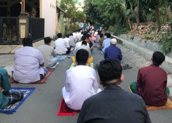 Warga Diimbau Salat Ied di Rumah